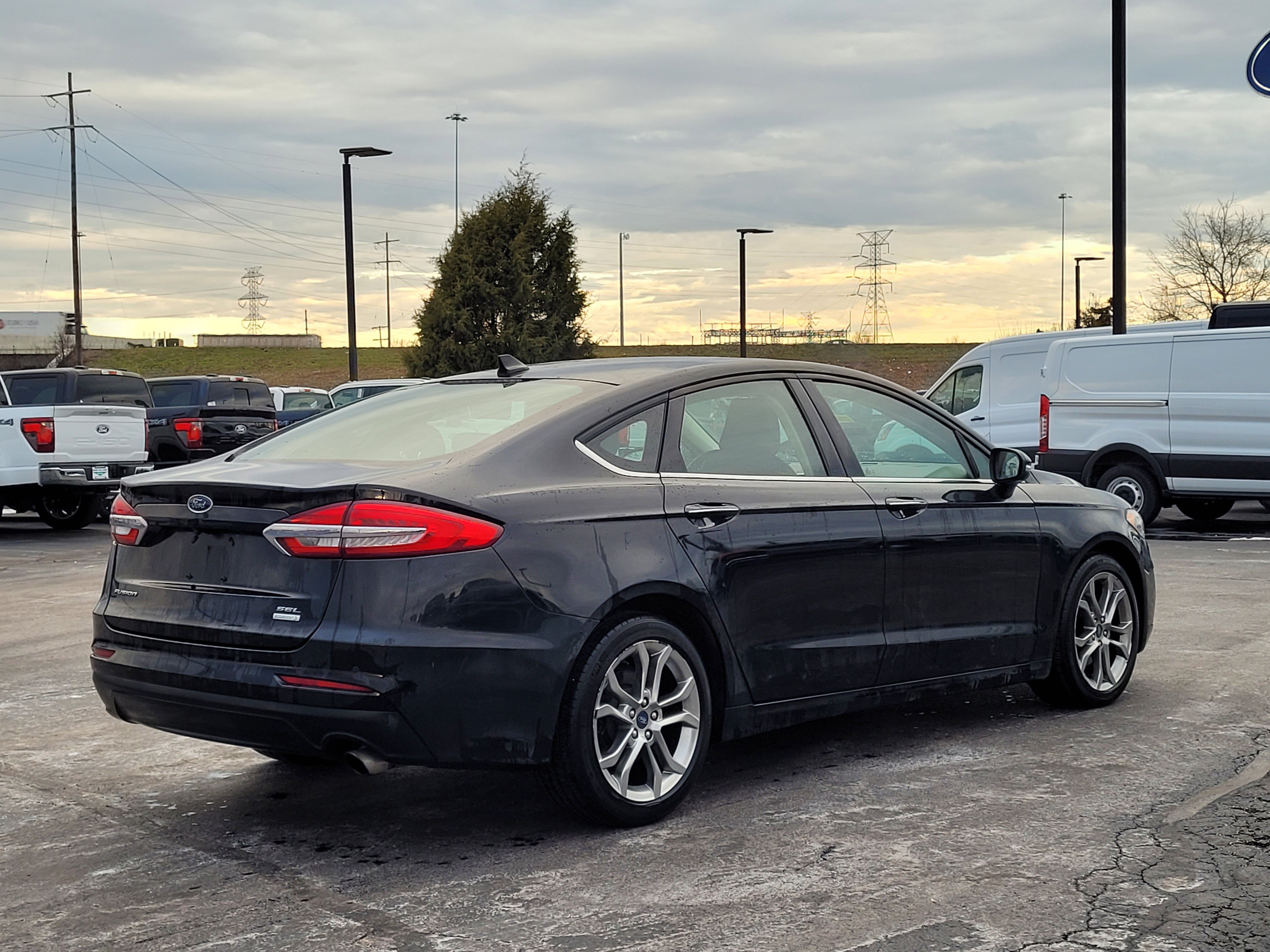 Used 2020 Ford Fusion SEL image 4