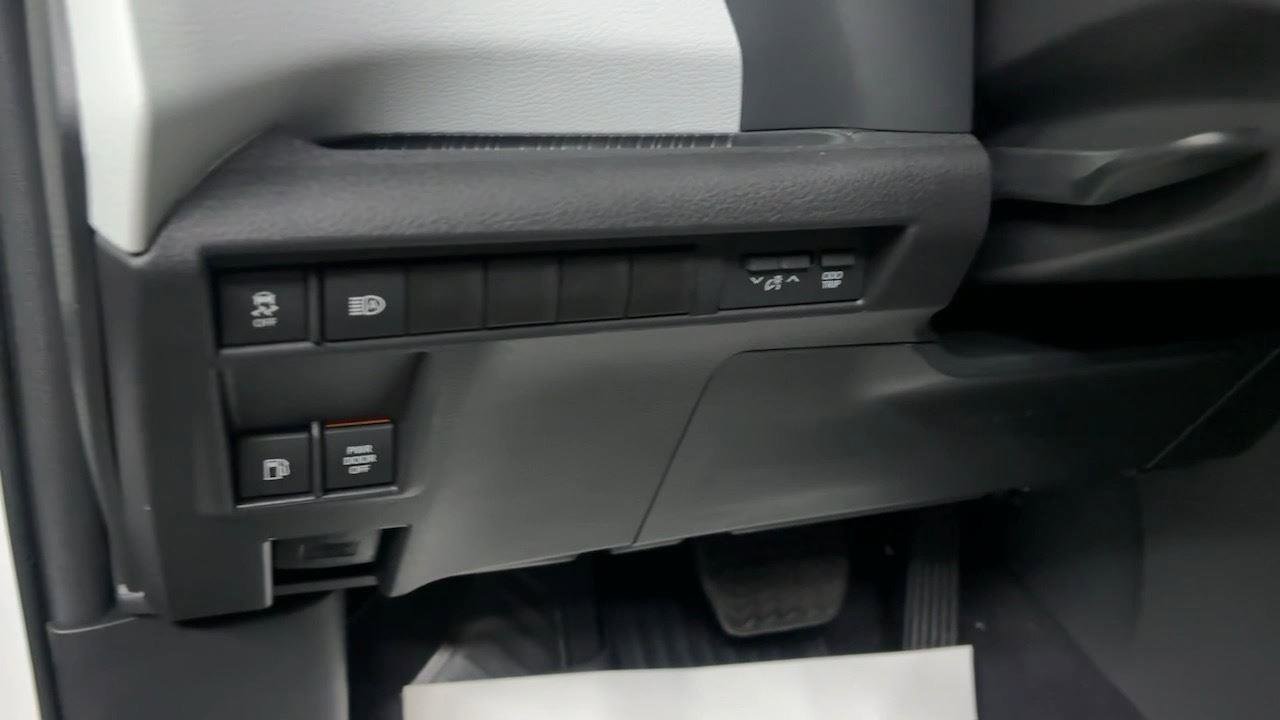Used 2025 Toyota Sienna LE image 33