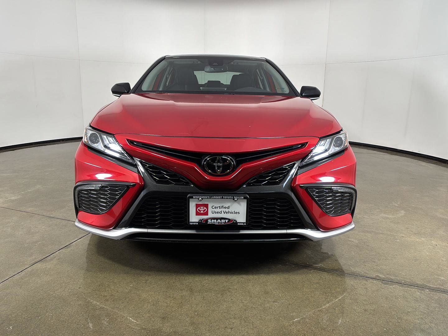 Used 2022 Toyota Camry XSE FWD image 9