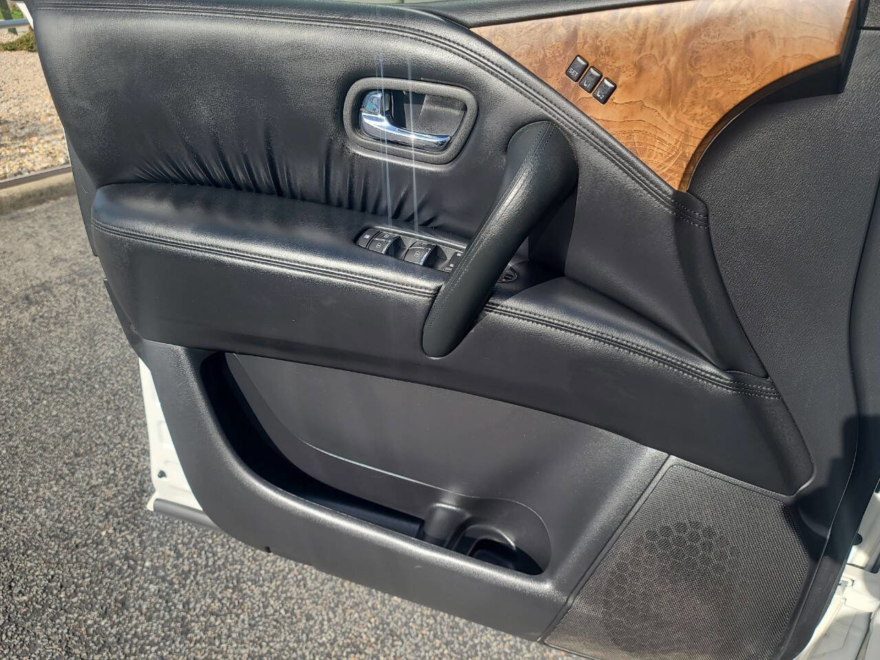 Used 2021 Nissan Armada SL w/ Captain's Chairs Package image 29