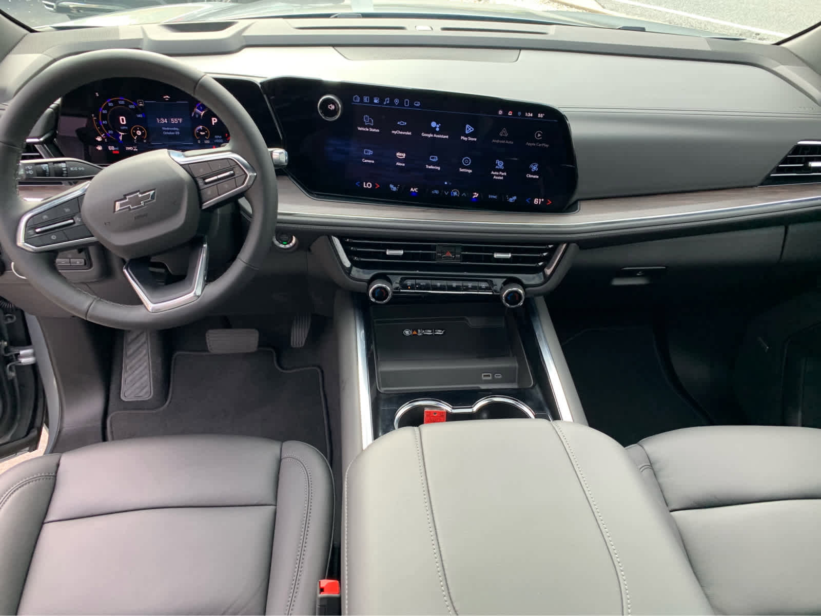 Used 2025 Chevrolet Suburban Z71 image 11