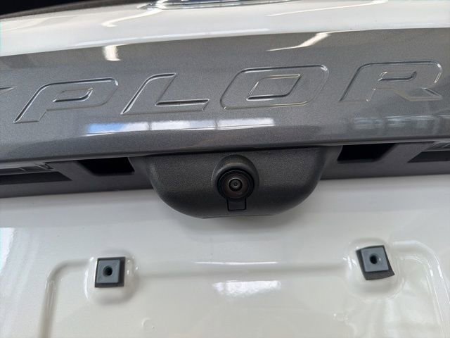 Used 2023 Ford Explorer XLT w/ Equipment Group 202A image 7