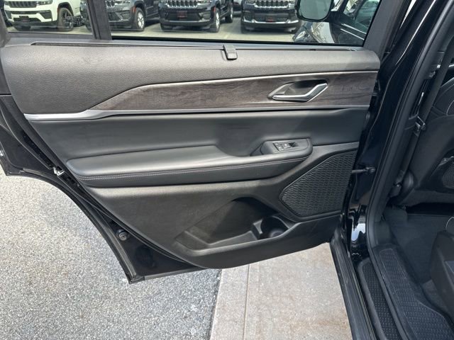 Certified 2024 Jeep Grand Cherokee L Limited w/ Luxury Tech Group II image 20