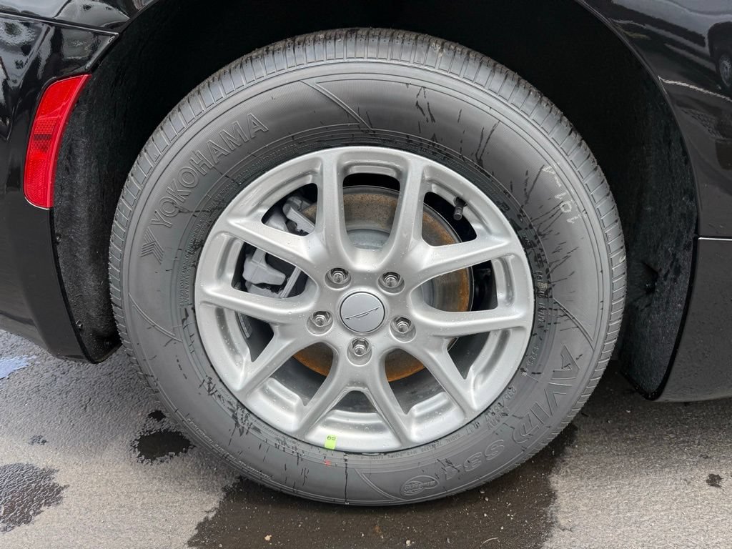 New 2027 Chrysler Pacifica Select FWD image 44