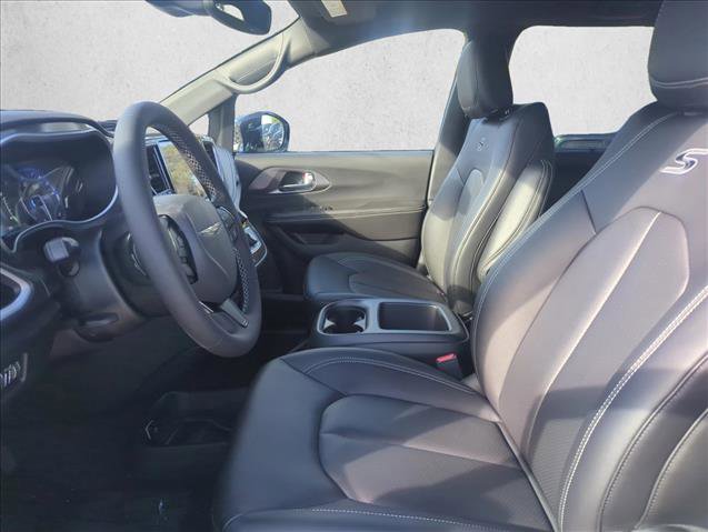 New 2026 Chrysler Pacifica Select w/ S Appearance Package image 3