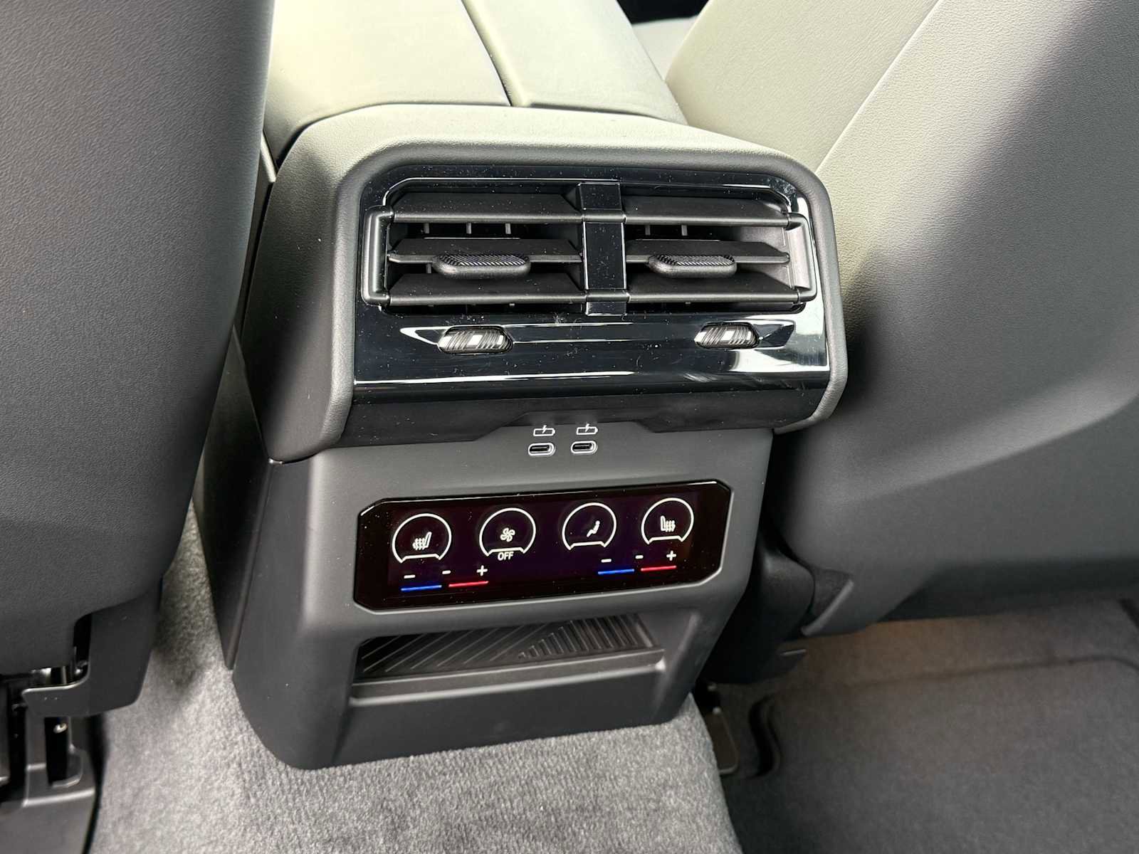 New 2026 BMW M5 w/ Executive Package image 36