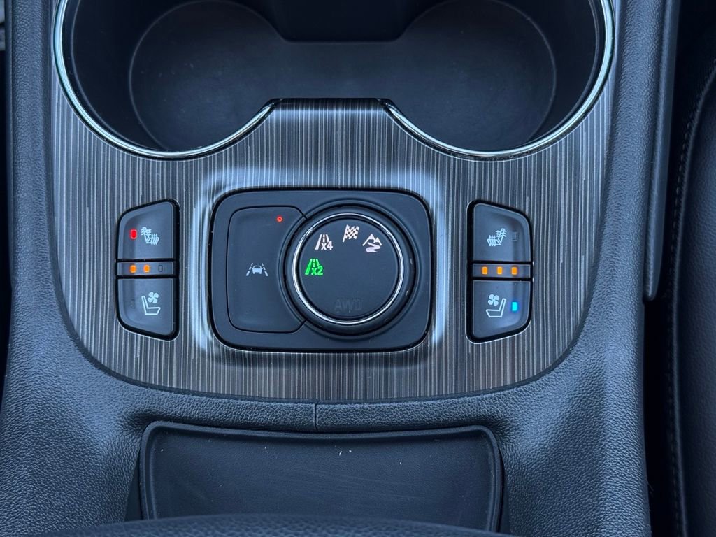 Used 2022 GMC Acadia SLT image 27