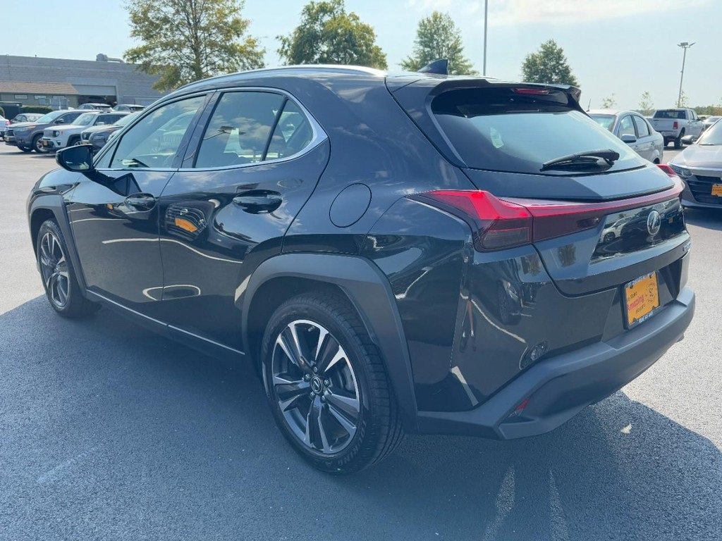 Used 2019 Lexus UX 200 image 5