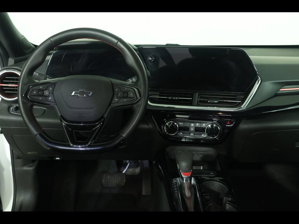 Used 2025 Chevrolet Trax RS w/ Driver Confidence Package FWD image 14