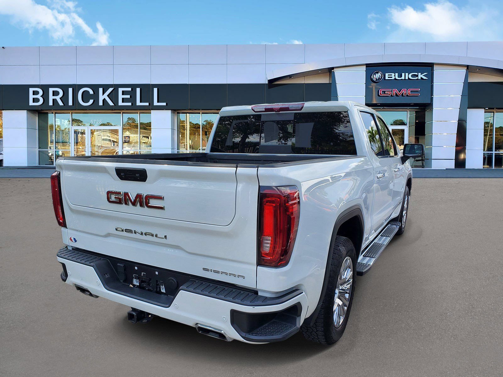 Used 2023 GMC Sierra 1500 Denali AWD/4WD image 3
