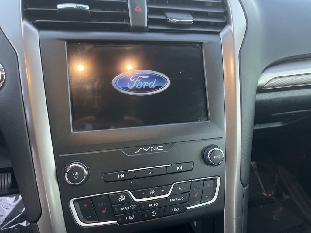 Used 2020 Ford Fusion SE image 14