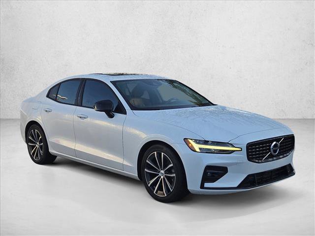 Used 2021 Volvo S60 T5 Momentum w/ Premium Package FWD image 3