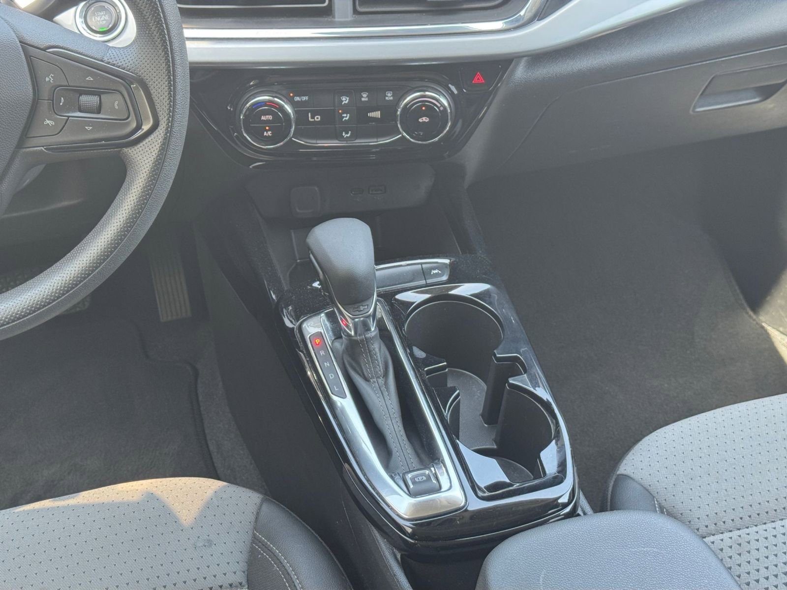 Used 2025 Chevrolet Trax LT FWD image 41