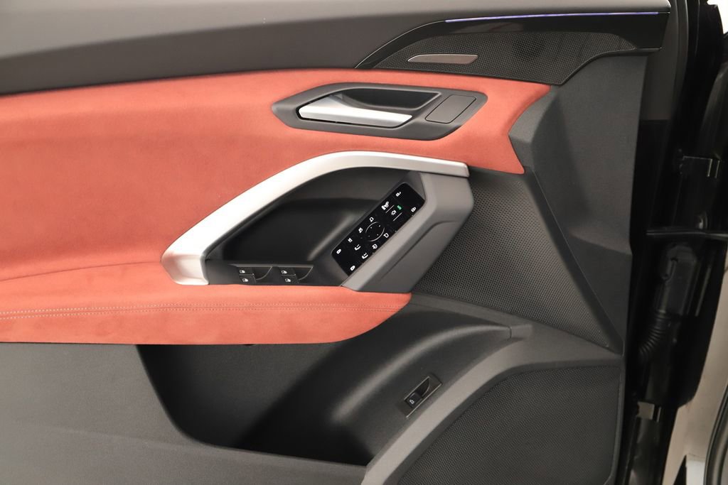 Certified 2025 Audi SQ5 Prestige image 21