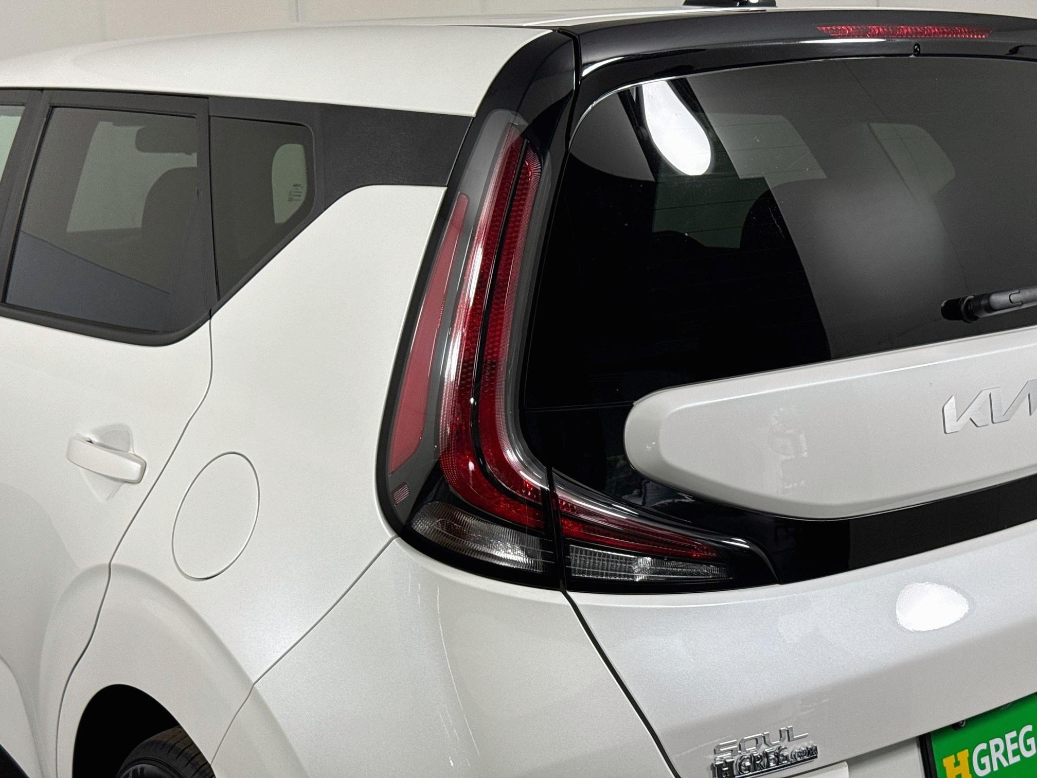 Used 2025 Kia Soul LX FWD image 35