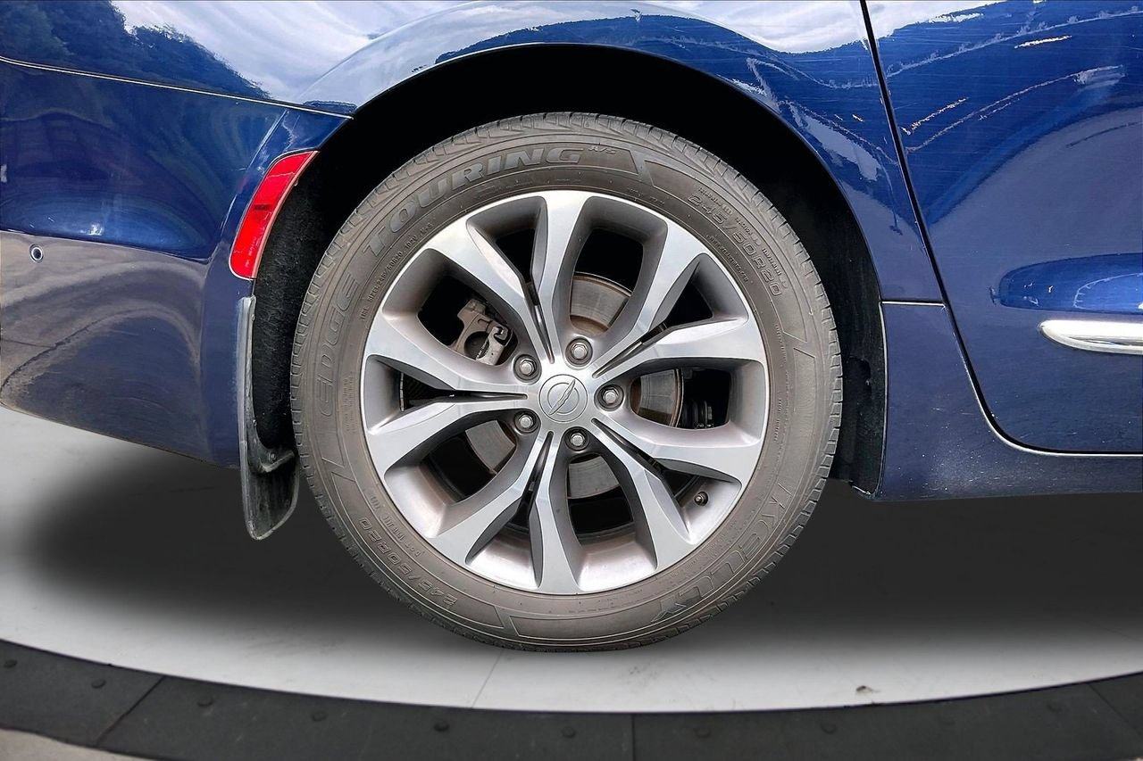 Certified 2018 Chrysler Pacifica Limited w/ Advanced Safetytec Group FWD image 38