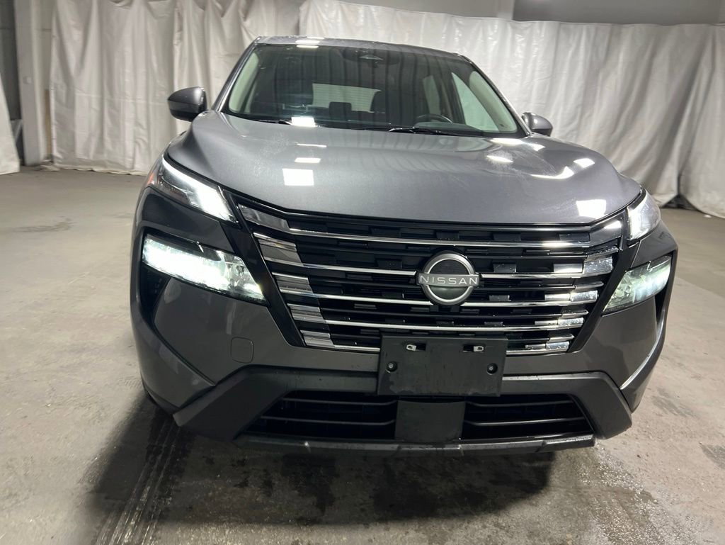 Used 2025 Nissan Rogue SV FWD image 2