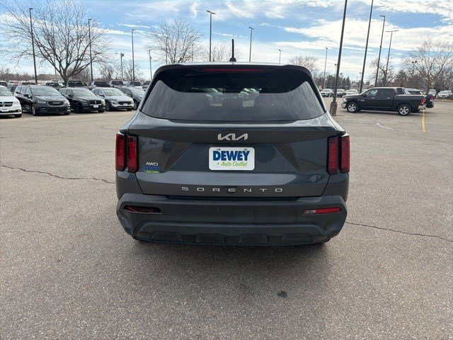 Used 2022 Kia Sorento LX image 4