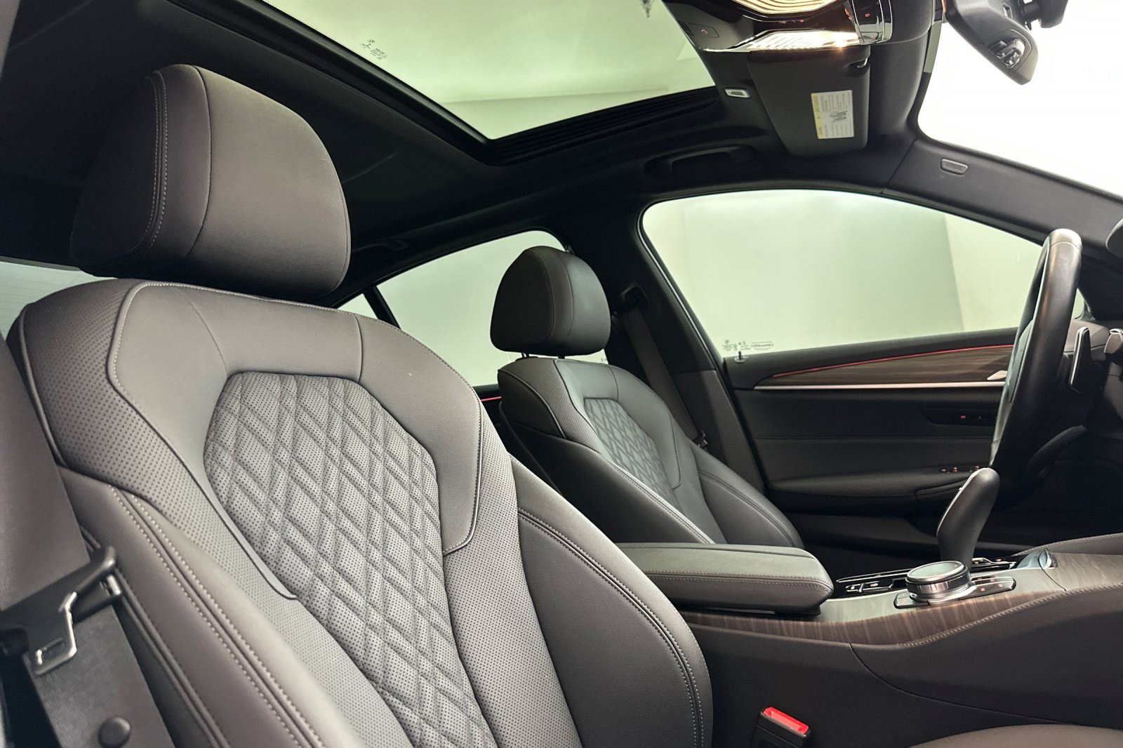 Used 2023 BMW 530i w/ M Sport Package image 31