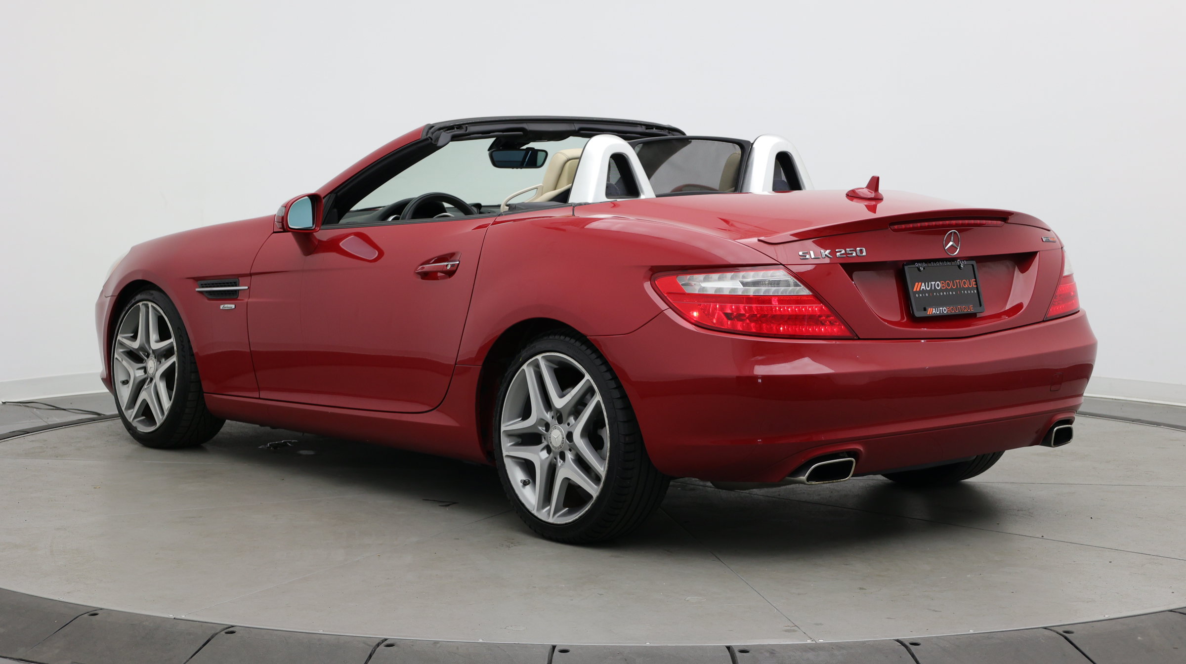 Used 2015 Mercedes-Benz SLK 250 image 4