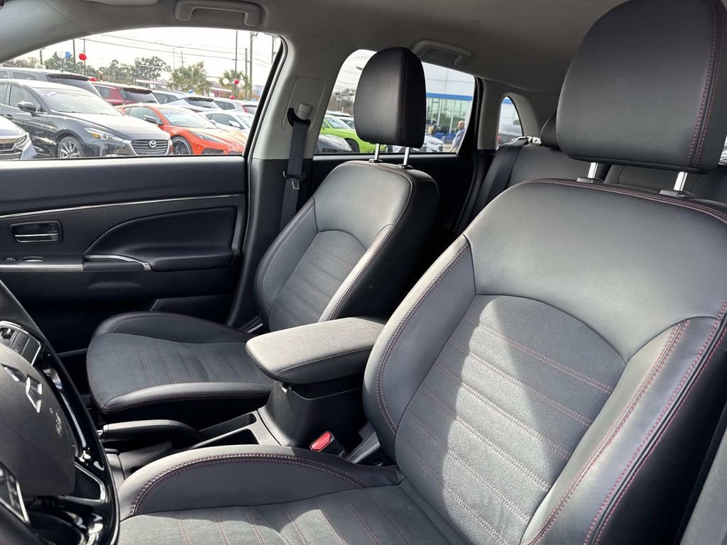 Used 2025 Mitsubishi Outlander Sport SE image 17