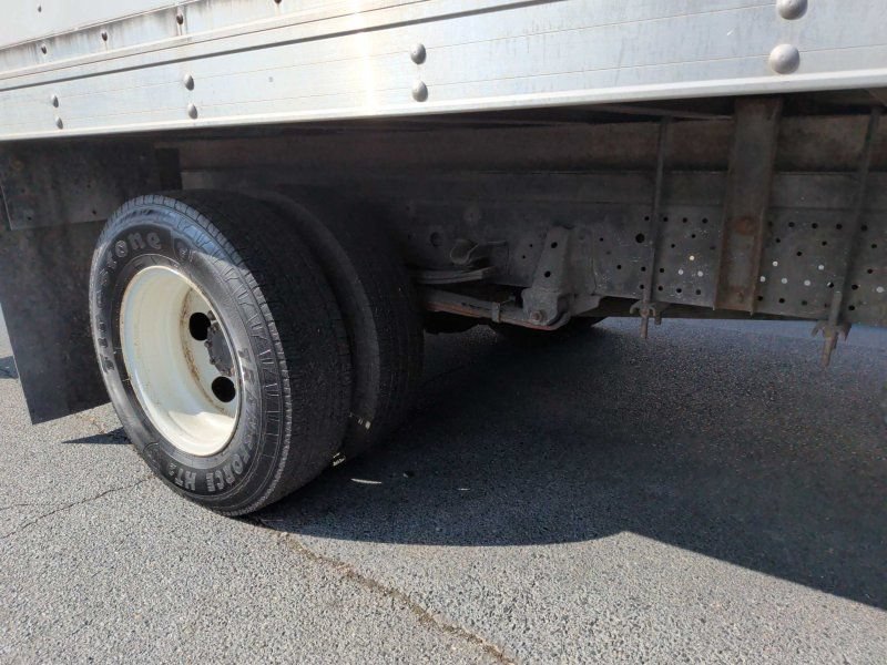 Used 2021 Isuzu NPR RWD image 8