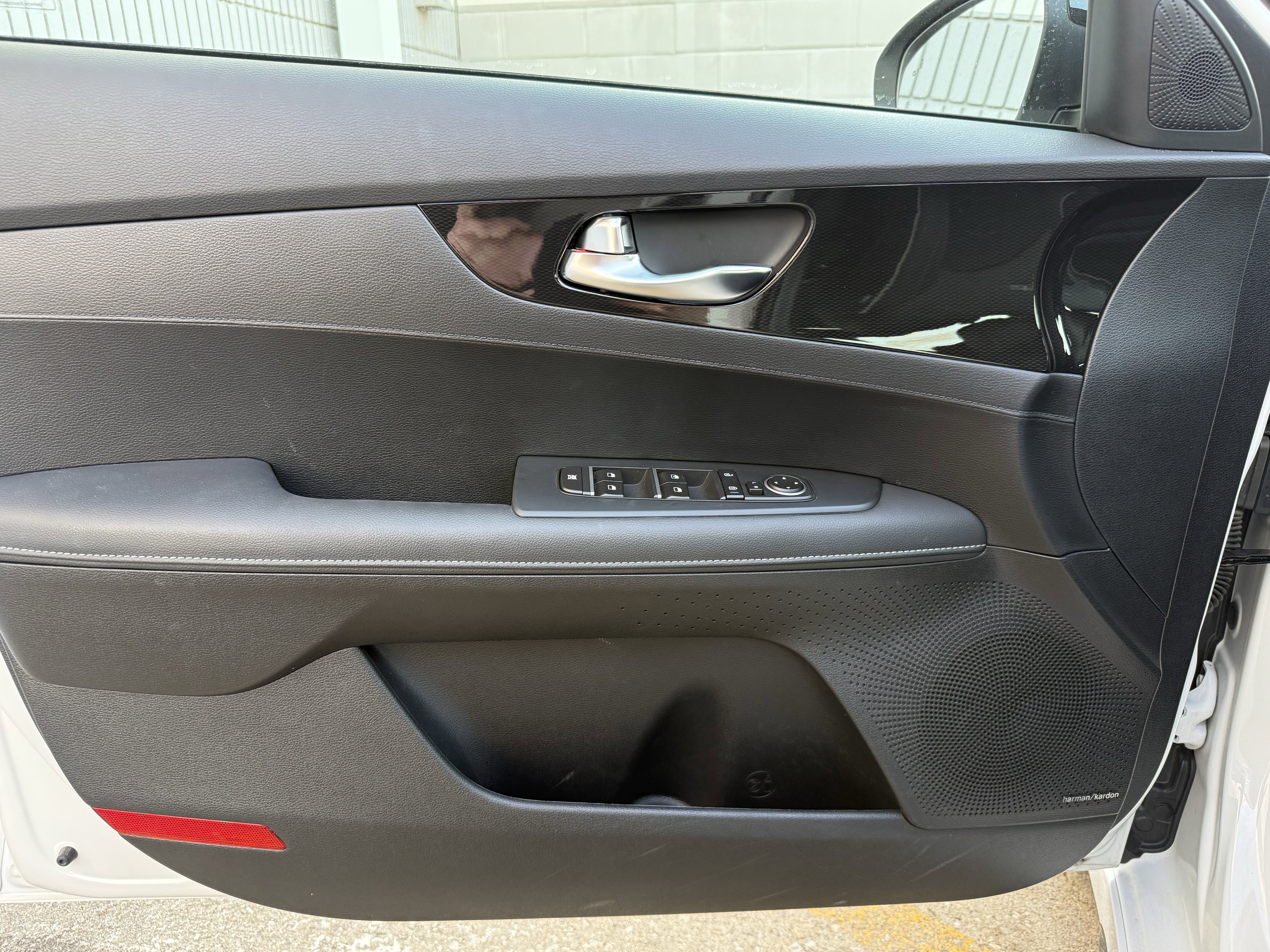 Used 2024 Kia Forte GT-Line w/ GT-Line Premium Package image 9