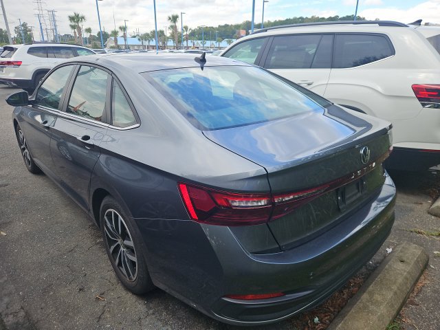 Certified 2025 Volkswagen Jetta SE FWD image 5