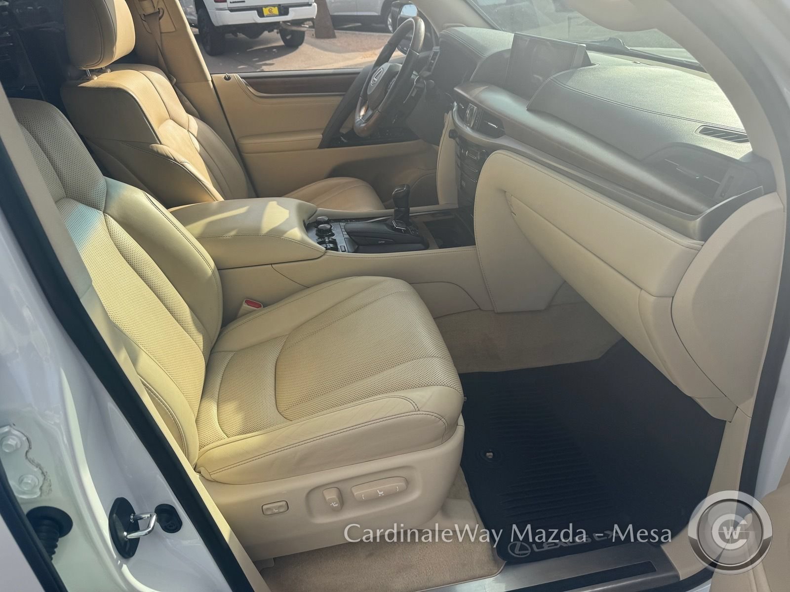 Used 2021 Lexus LX 570 4WD w/ Luxury Package image 27