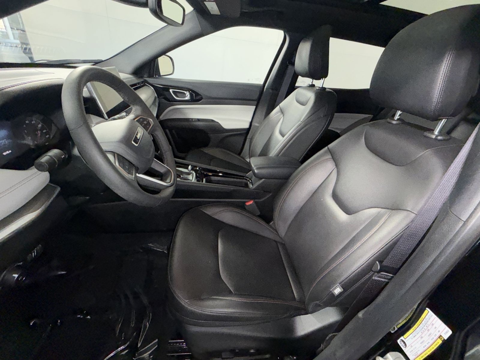 Used 2024 Jeep Compass Limited w/ Sun and Sound Group AWD/4WD image 13