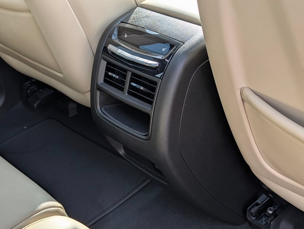 Used 2018 Cadillac XT5 Premium Luxury FWD image 29