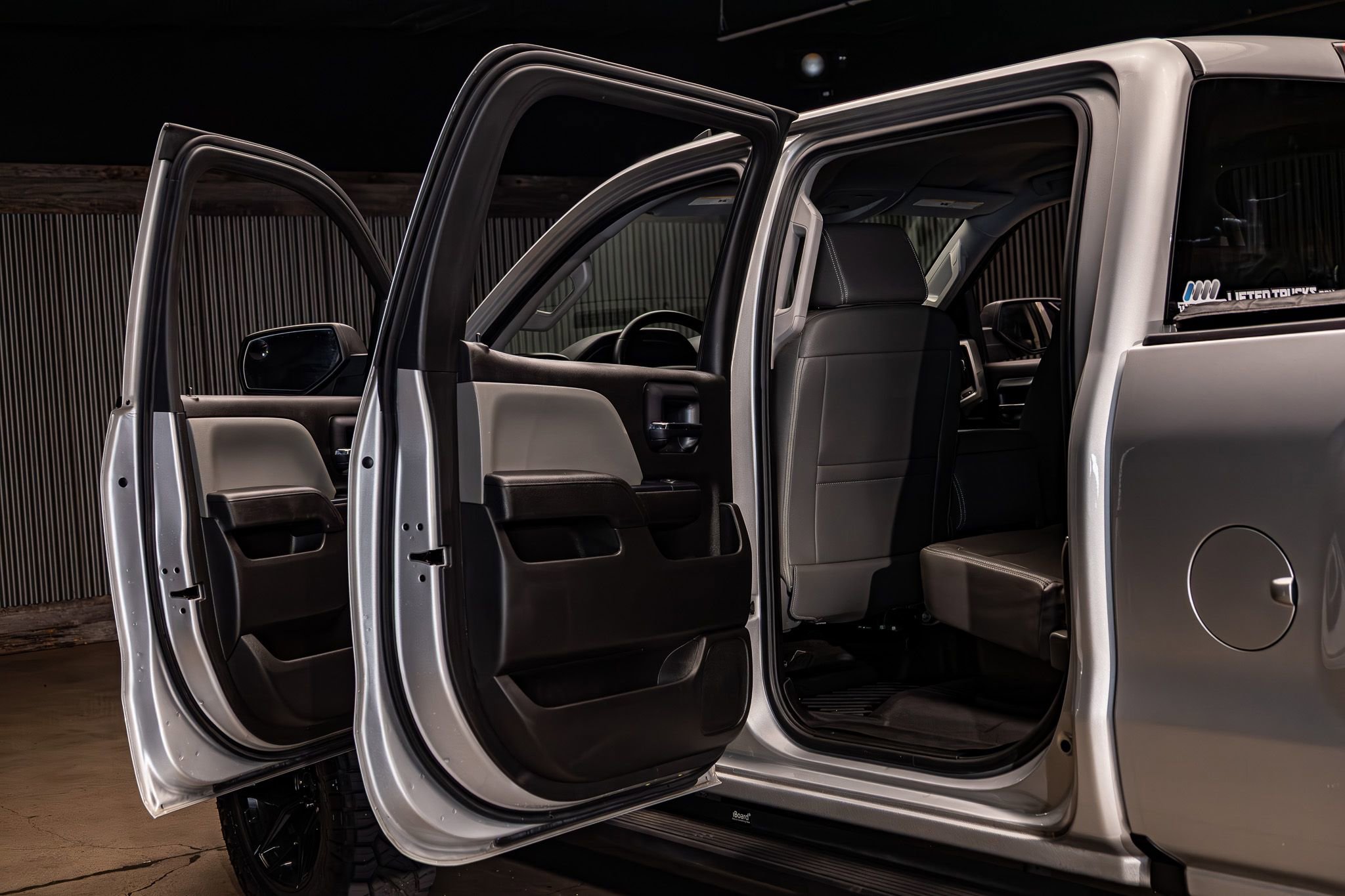 Used 2018 Chevrolet Silverado 1500 Custom w/ Custom Value Package AWD/4WD image 25