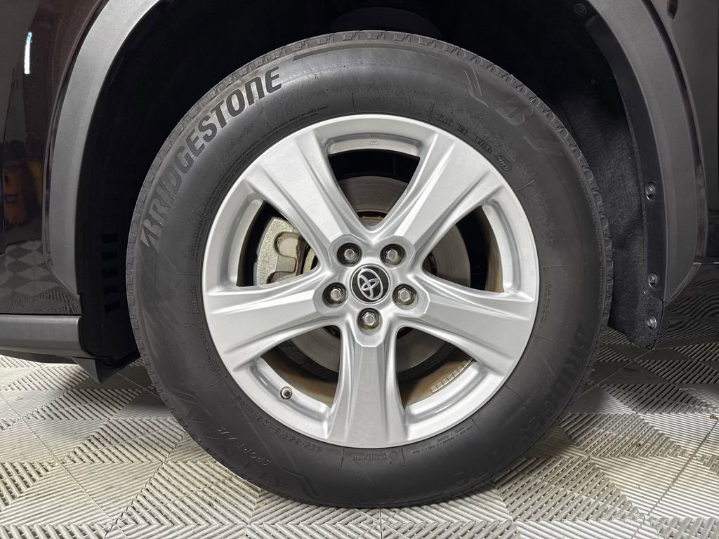 Used 2020 Toyota Highlander LE image 20