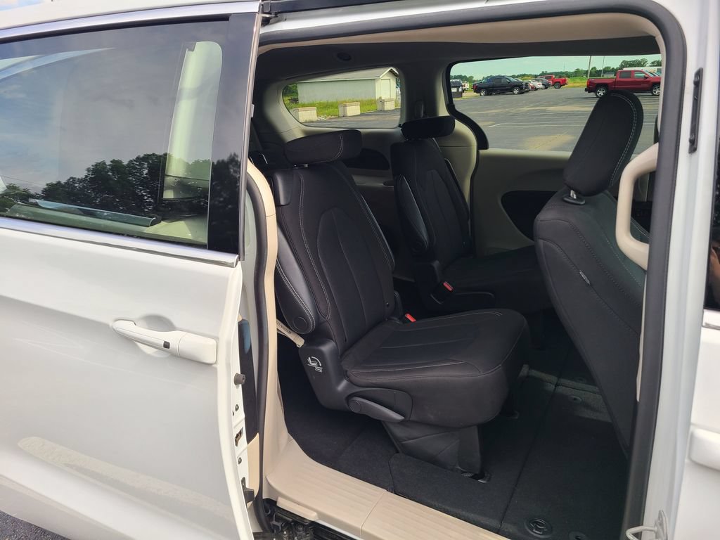 Used 2023 Chrysler Voyager LX FWD image 16