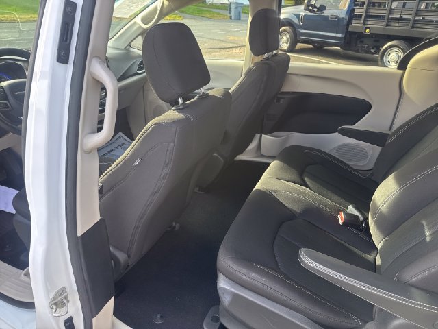 Used 2020 Chrysler Voyager L FWD image 34