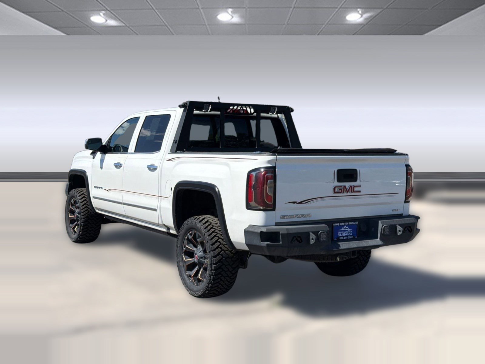 Used 2018 GMC Sierra 1500 SLT w/ SLT Premium Package AWD/4WD image 3