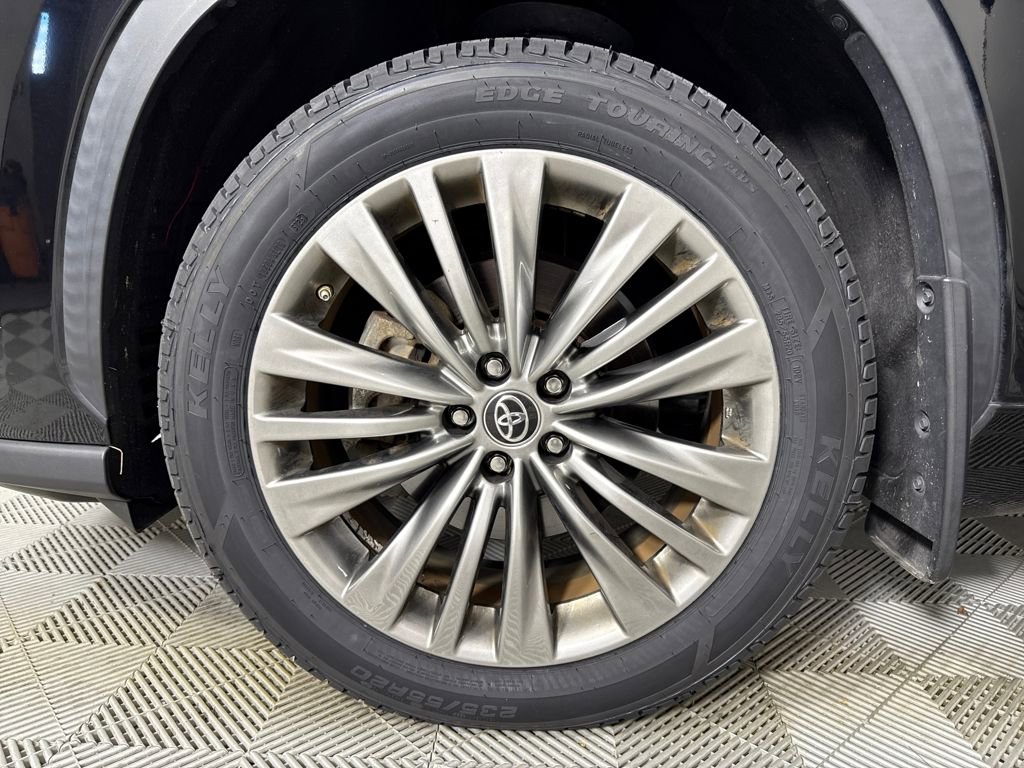 Used 2021 Toyota Highlander Platinum image 19