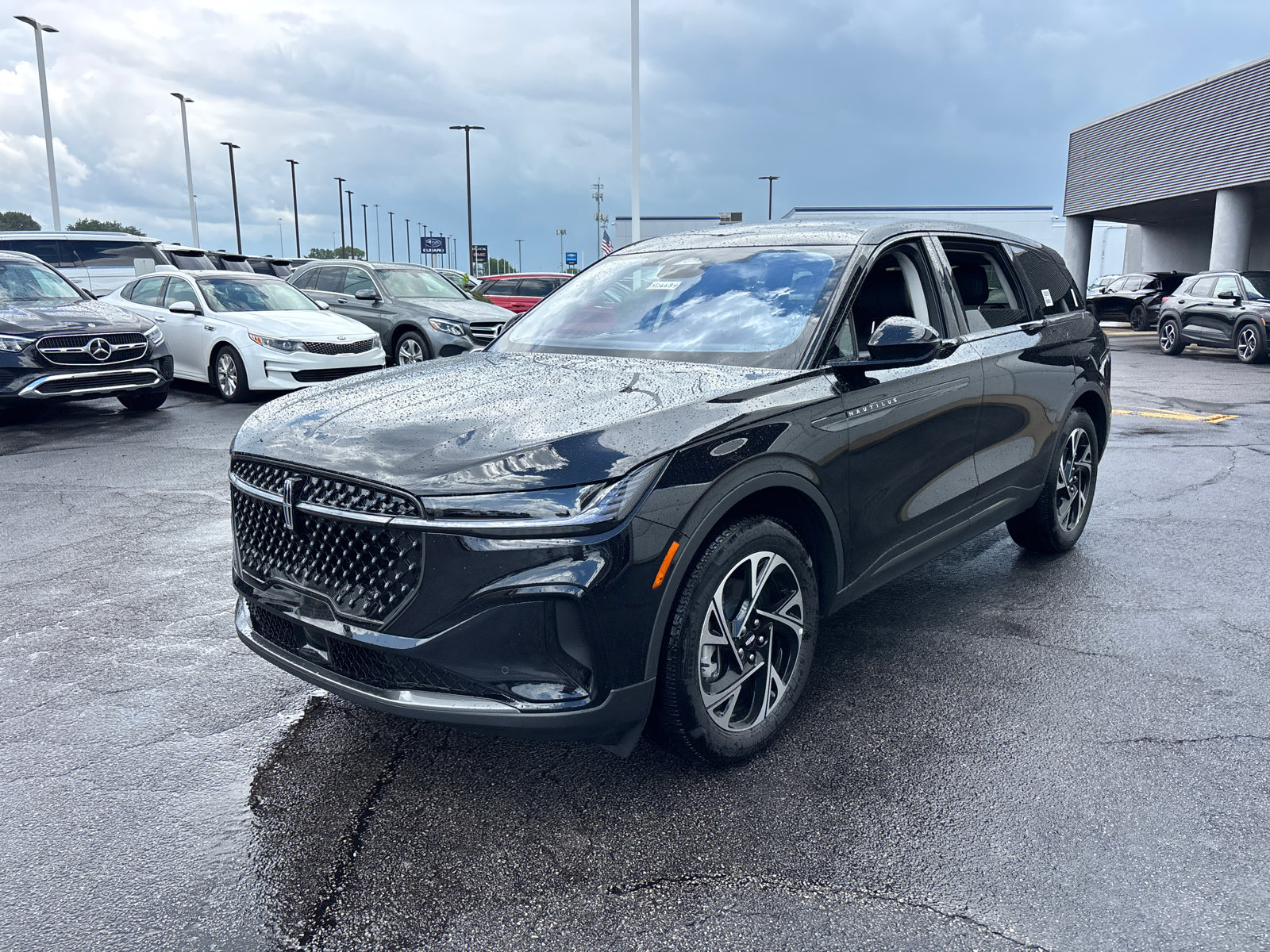 New 2026 Lincoln Nautilus Premier w/ Jet Appearance Package AWD/4WD image 3