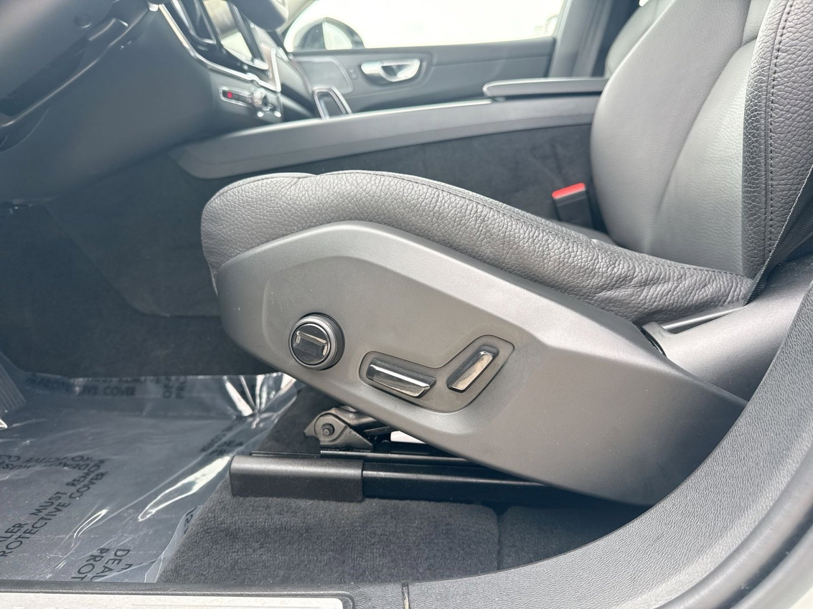 Used 2024 Volvo XC60 B5 Plus w/ Protection Package Premier AWD/4WD image 14