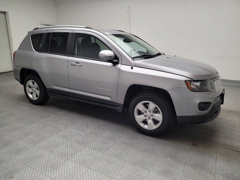 Used 2016 Jeep Compass Latitude FWD image 11