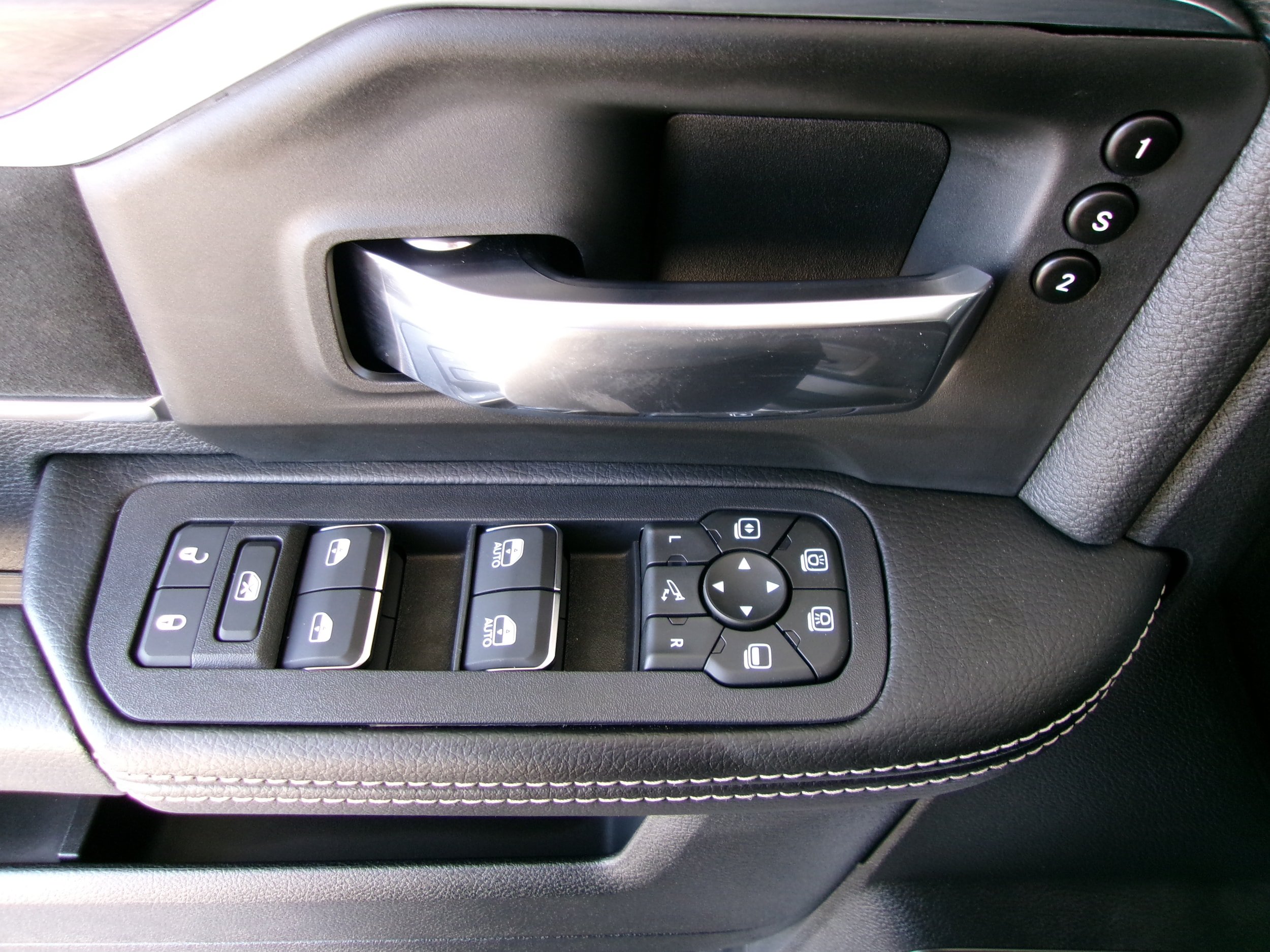 New 2026 RAM 3500 Laramie AWD/4WD image 11