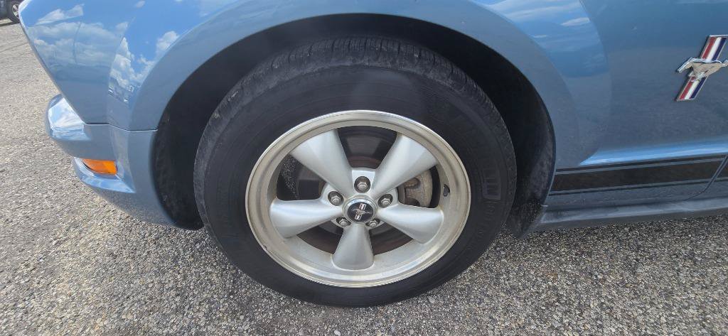 Used 2007 Ford Mustang Convertible RWD image 18
