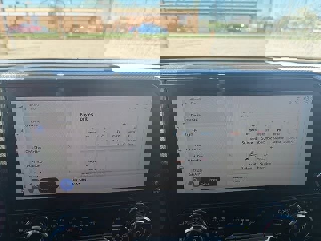 Used 2023 Toyota Highlander Platinum image 28