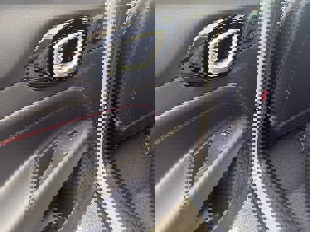 New 2026 Jeep Compass Trailhawk w/ Sun, Sound & Navigation Group image 18