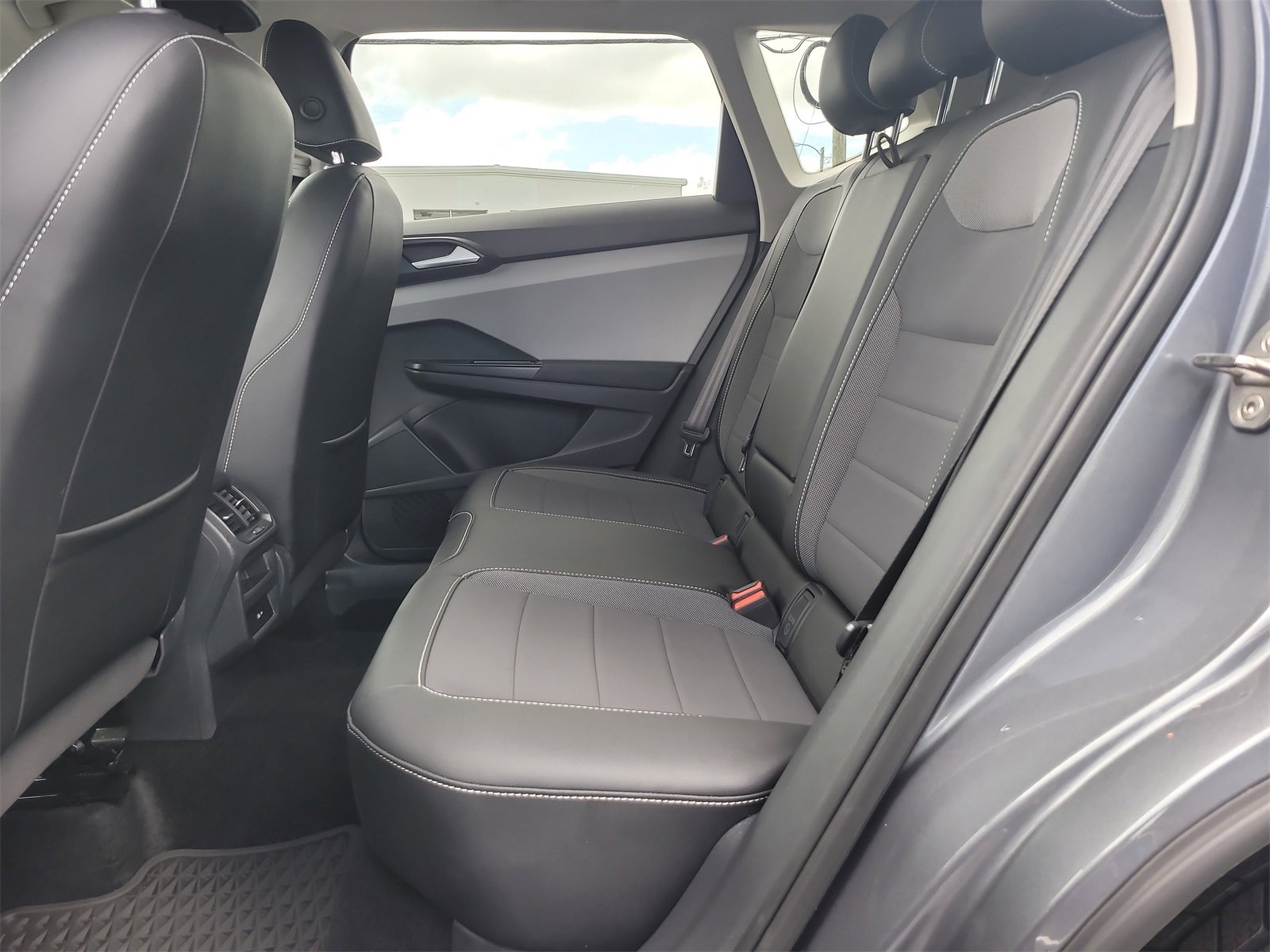 Used 2022 Volkswagen Taos SE image 11