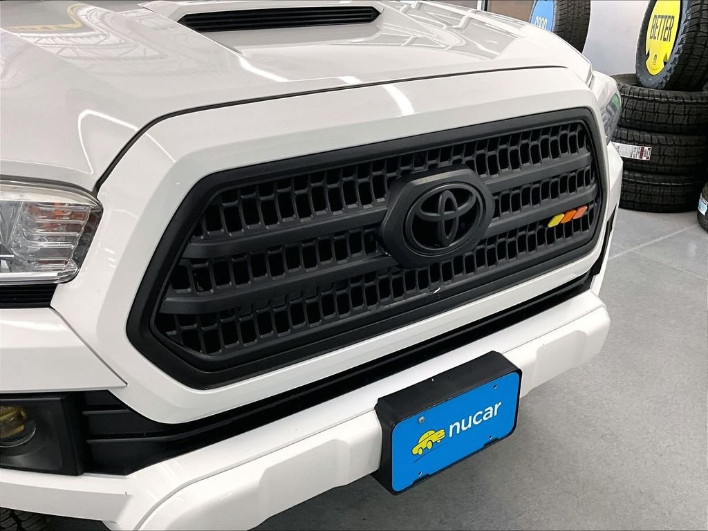 Used 2017 Toyota Tacoma TRD Sport w/ Tow Package (A/T) AWD/4WD image 29