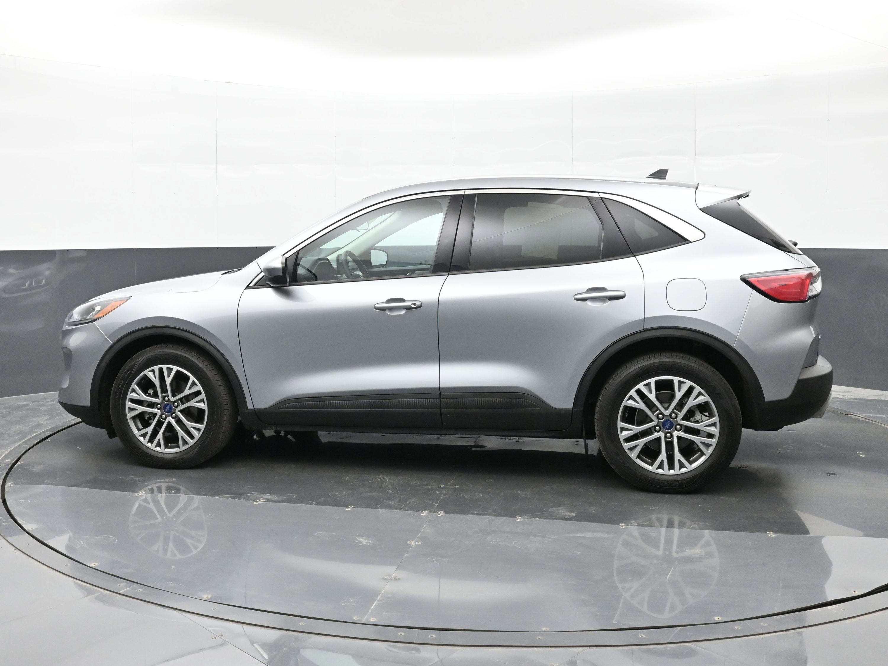 Used 2022 Ford Escape SEL FWD image 9