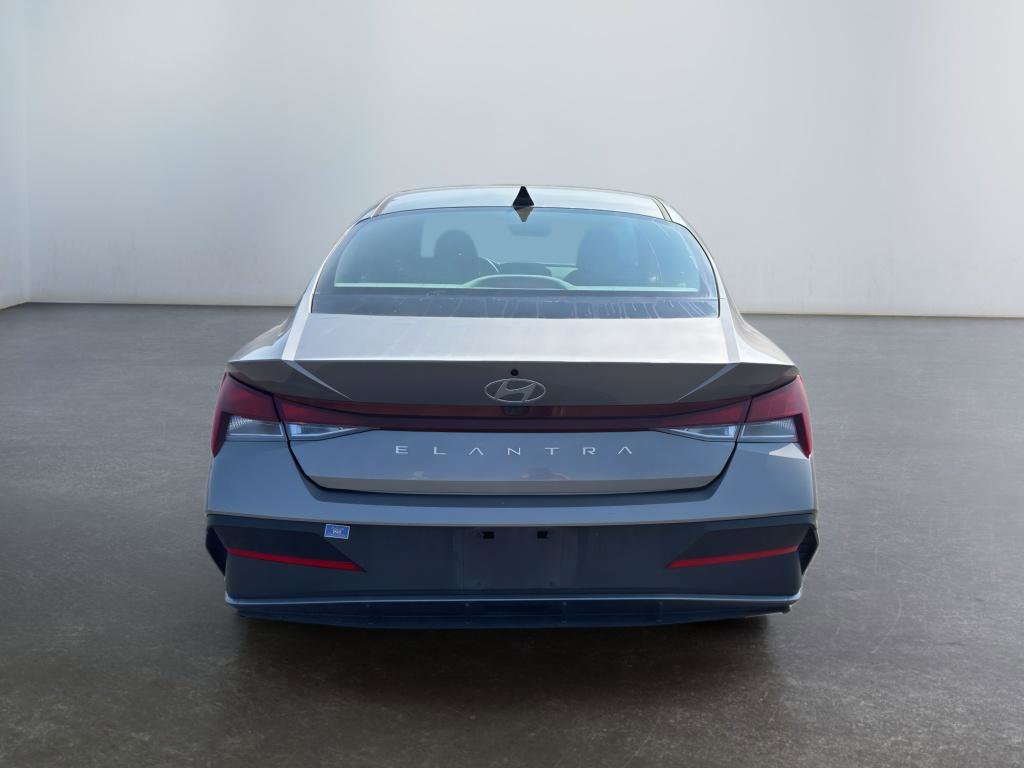 Used 2024 Hyundai Elantra SE image 6