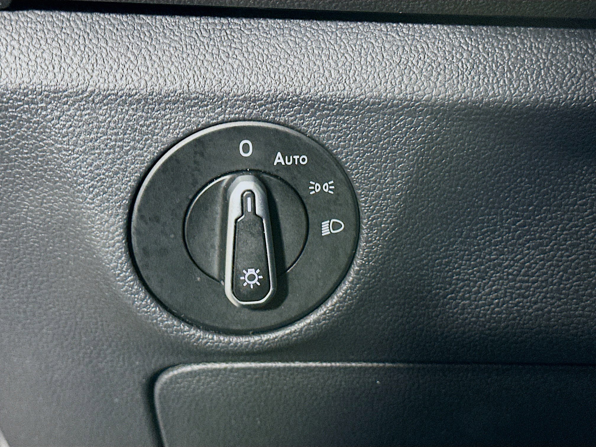 Used 2024 Volkswagen Jetta SE image 17