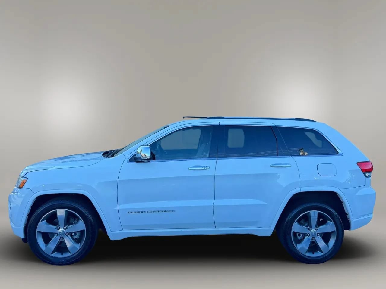 Used 2015 Jeep Grand Cherokee Overland RWD image 5